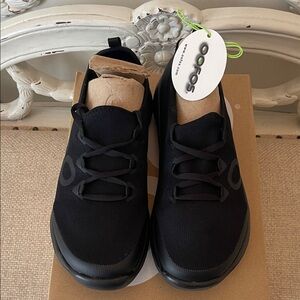 OOFOS women Black Lace-Up Recovery Sneakers